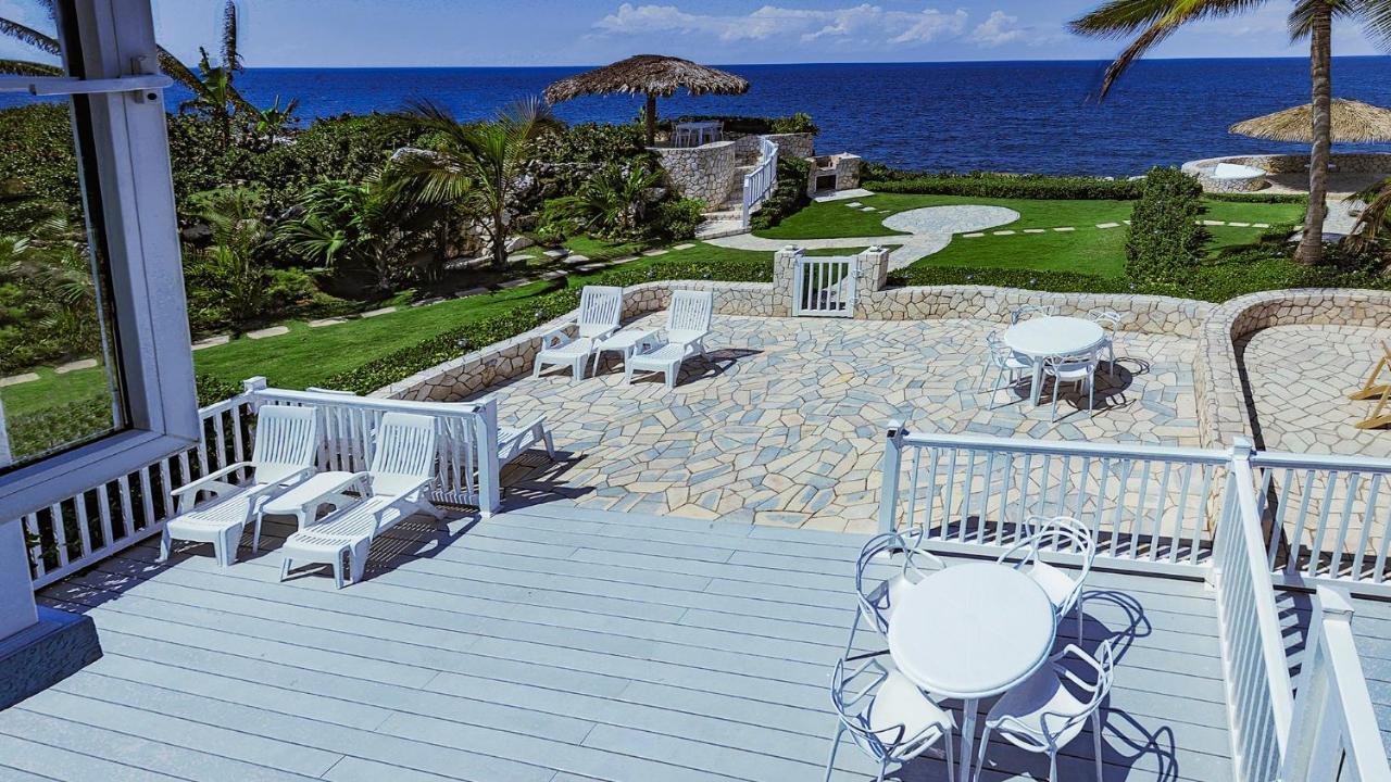 Stunning Ocean View Villa Негрил Екстериор снимка
