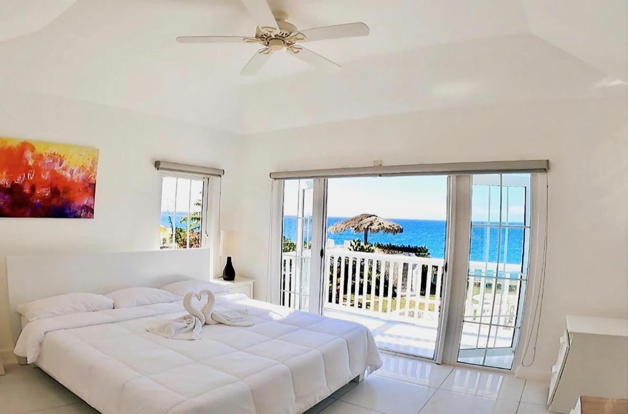 Stunning Ocean View Villa Негрил Екстериор снимка