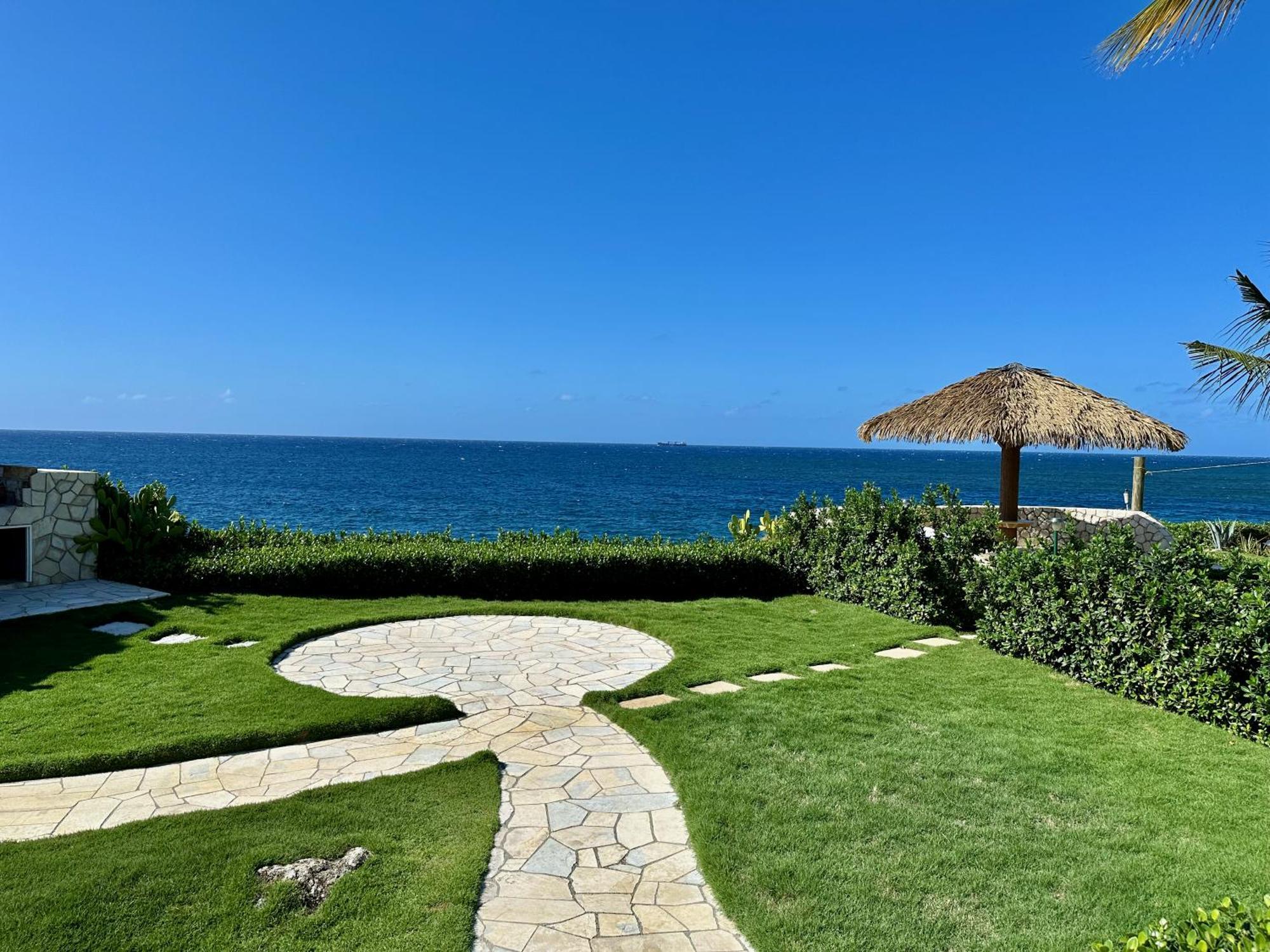Stunning Ocean View Villa Негрил Екстериор снимка