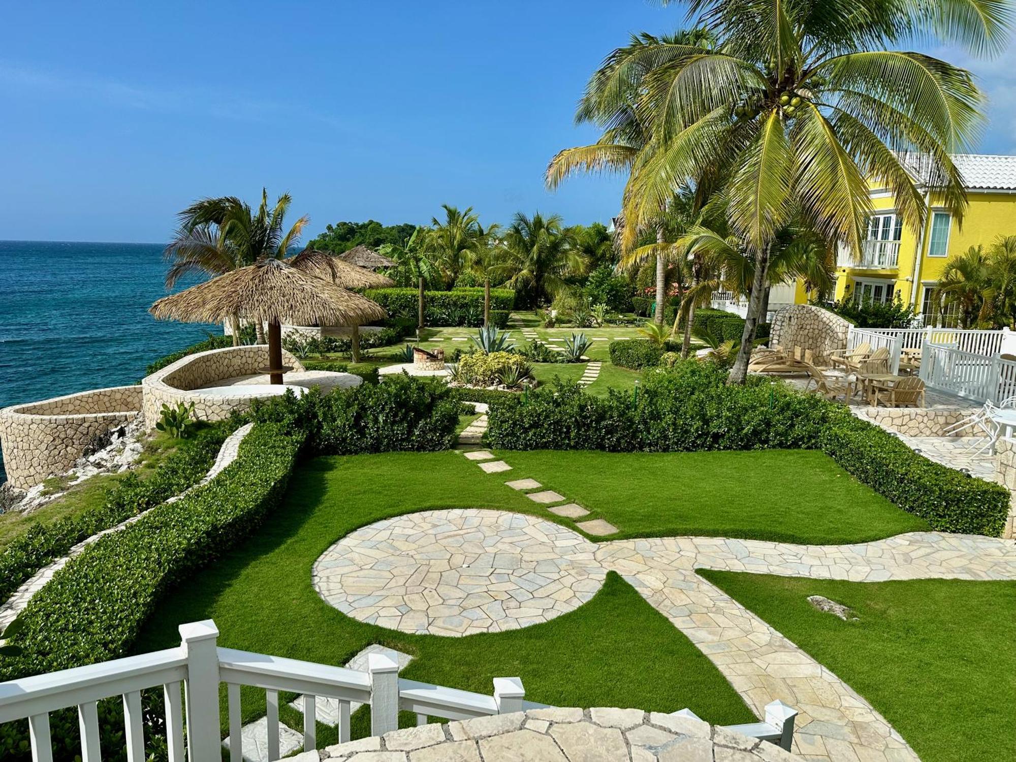 Stunning Ocean View Villa Негрил Екстериор снимка
