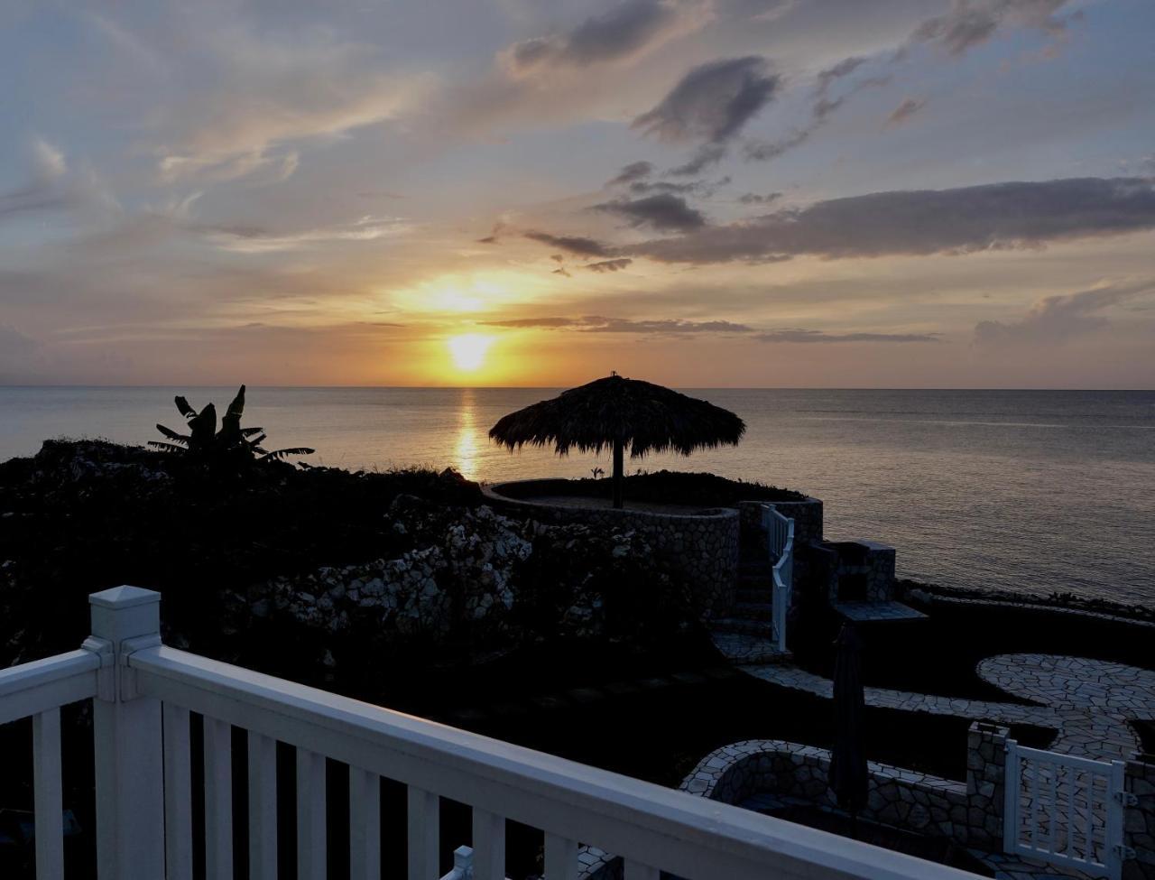 Stunning Ocean View Villa Негрил Екстериор снимка