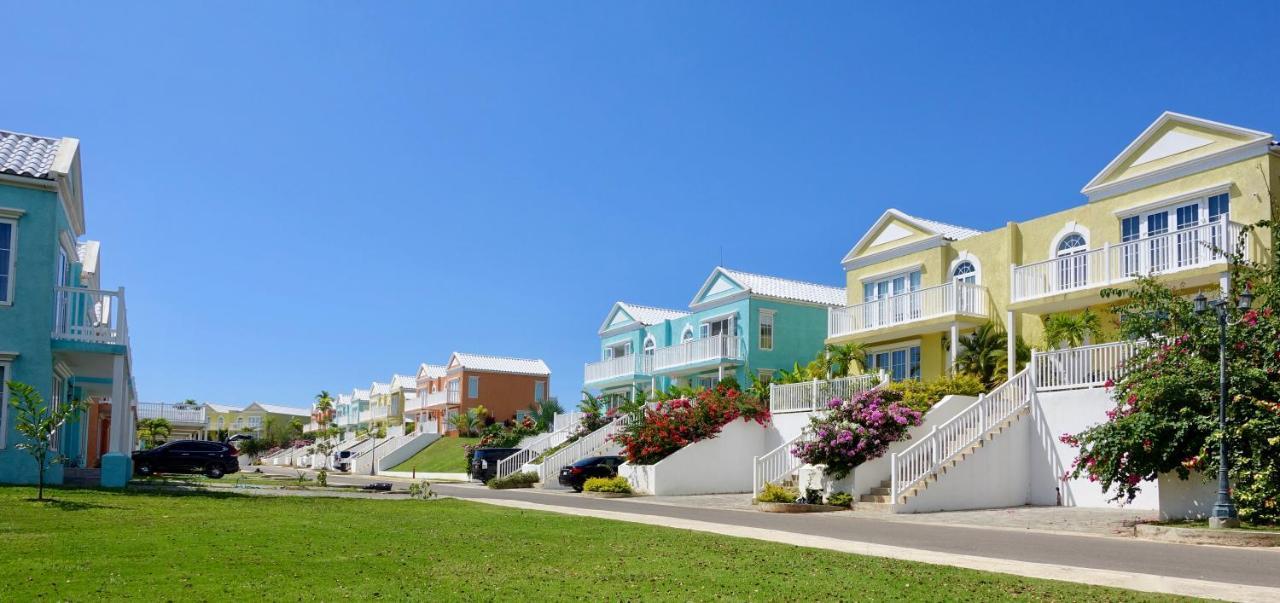Stunning Ocean View Villa Негрил Екстериор снимка